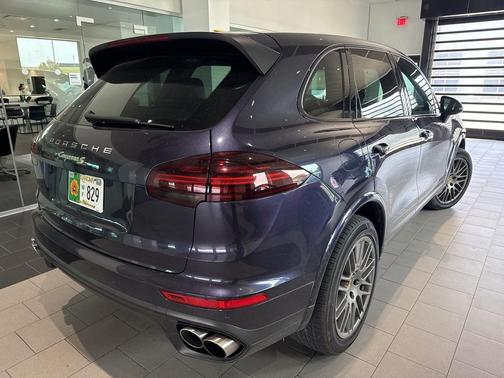 2017 Porsche Cayenne Platinum Edition