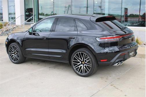 2025 Porsche Macan Base