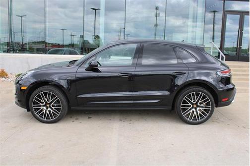 2025 Porsche Macan Base
