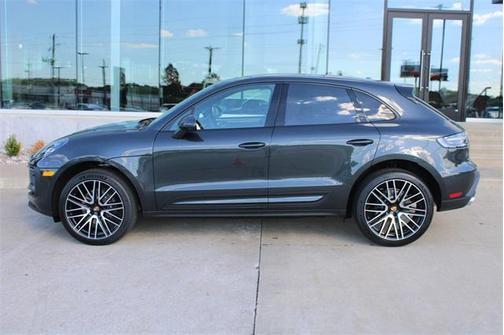 2025 Porsche Macan Base