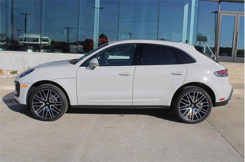 2025 Porsche Macan Base