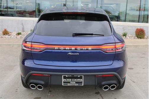 2025 Porsche Macan Base