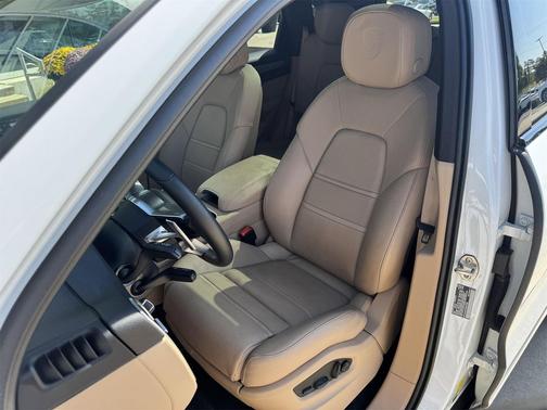 2022 Porsche Cayenne Platinum Edition