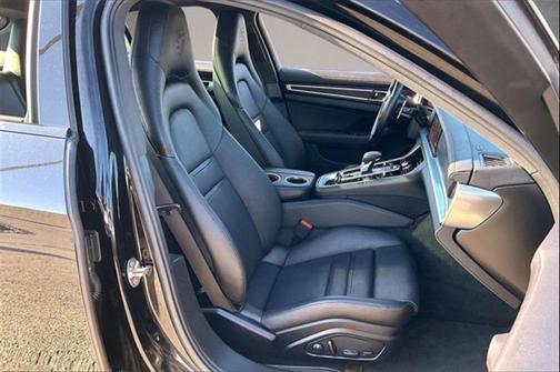 2023 Porsche Panamera 4 Platinum Edition