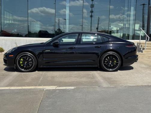 2022 Porsche Panamera E-Hybrid 4