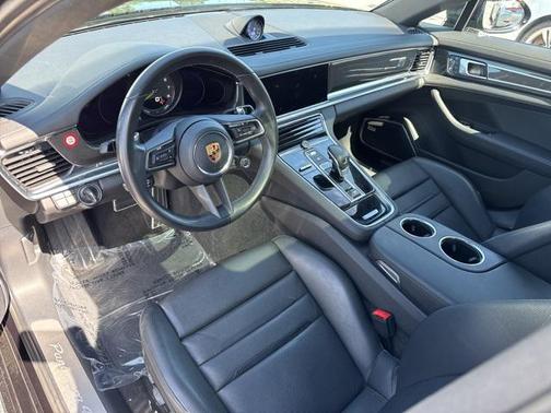 2022 Porsche Panamera E-Hybrid 4