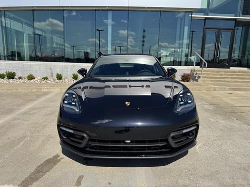 2022 Porsche Panamera E-Hybrid 4