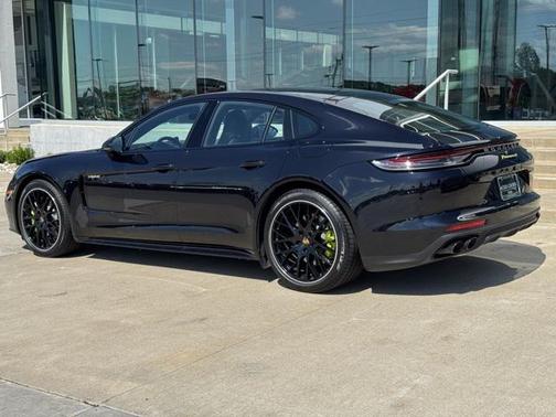 2022 Porsche Panamera E-Hybrid 4