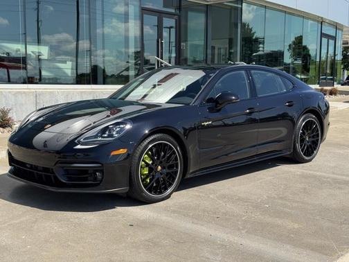 2022 Porsche Panamera E-Hybrid 4
