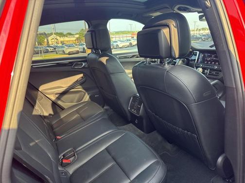 2020 Porsche Macan Base