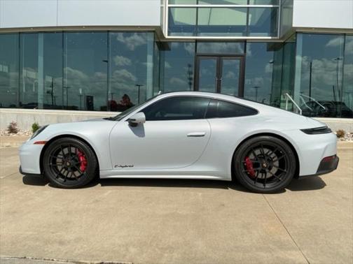 2025 Porsche 911 Carrera 4 GTS
