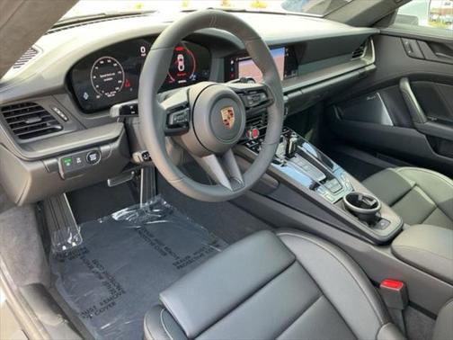 2025 Porsche 911 Carrera 4 GTS