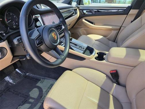 2022 Porsche Macan Base