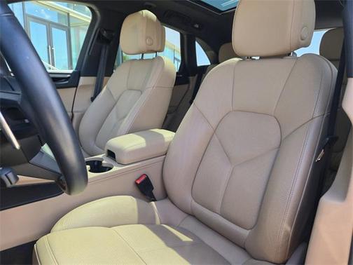 2022 Porsche Macan Base
