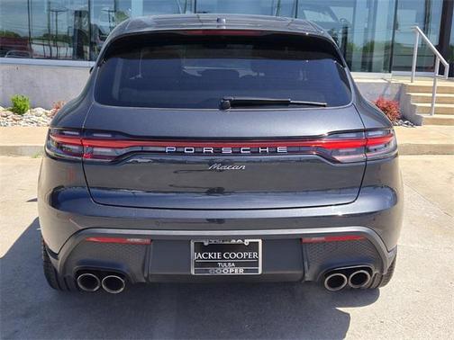 2022 Porsche Macan Base