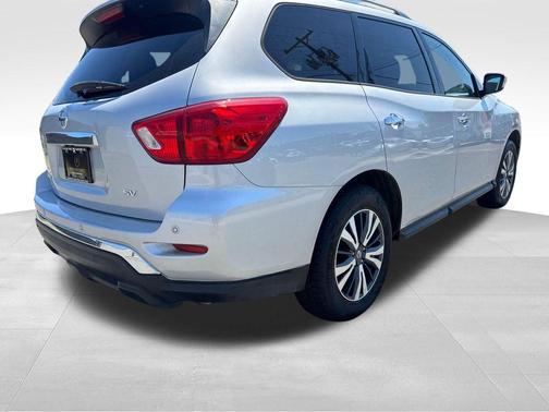 Brilliant Silver Metallic 2017 Nissan Pathfinder SV