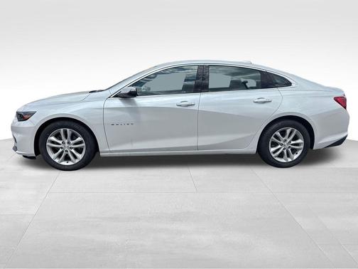 Iridescent Pearl Tricoat 2016 Chevrolet Malibu 1LT