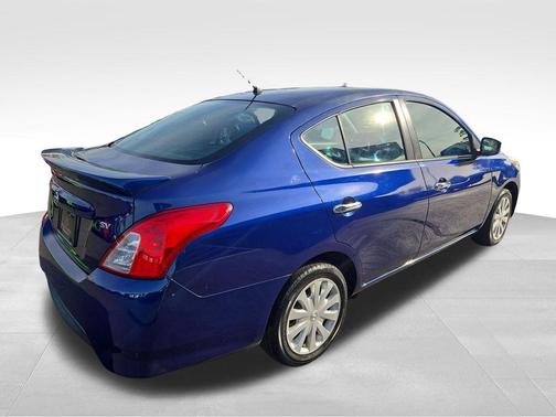 Gray 2019 Nissan Versa 1.6 SV