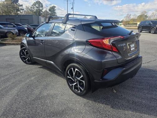 2018 Toyota C-HR XLE Premium 4dr Crossover