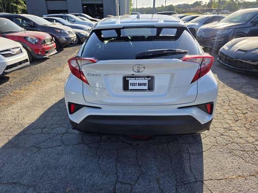 Blizzard Pearl 2018 Toyota C-HR XLE Premium