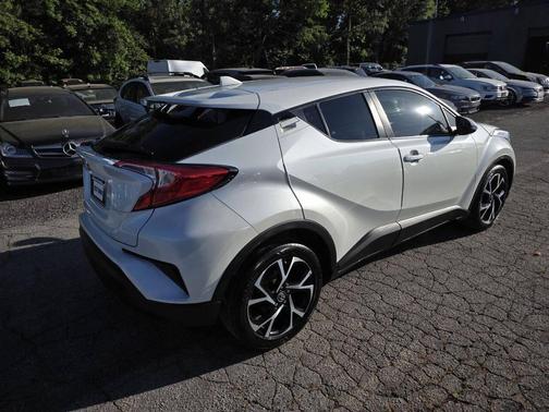 Blizzard Pearl 2018 Toyota C-HR XLE Premium