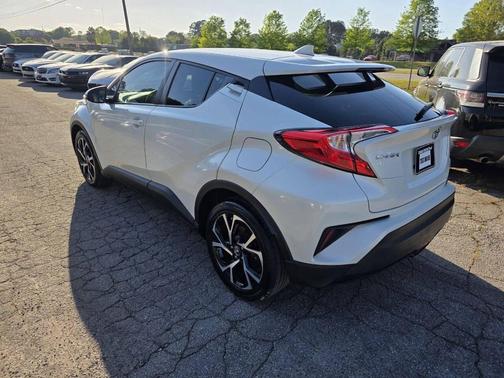 Blizzard Pearl 2018 Toyota C-HR XLE Premium
