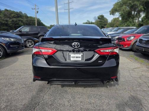 Midnight Black Metallic 2019 Toyota Camry SE