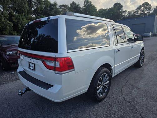 2017 Lincoln Navigator Select