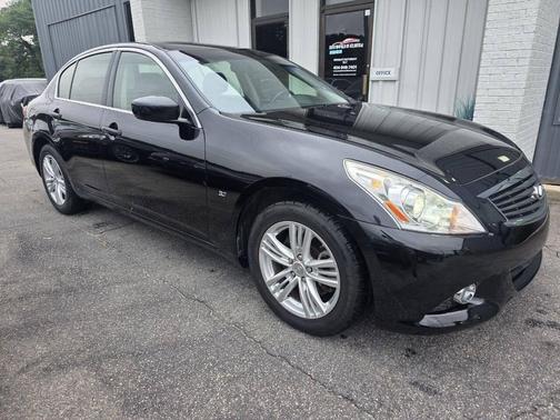 2015 INFINITI Q40 Base