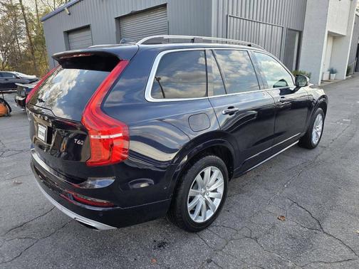 2016 Volvo XC90 T6 Momentum