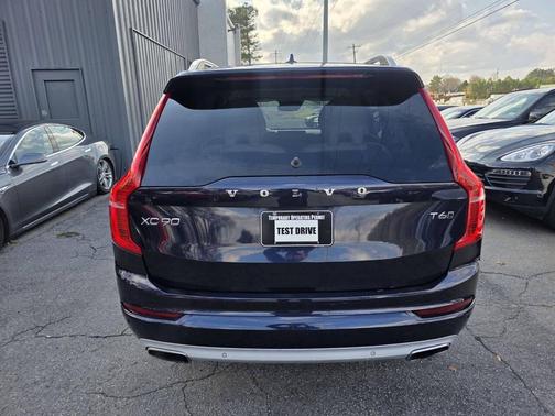 2016 Volvo XC90 T6 Momentum