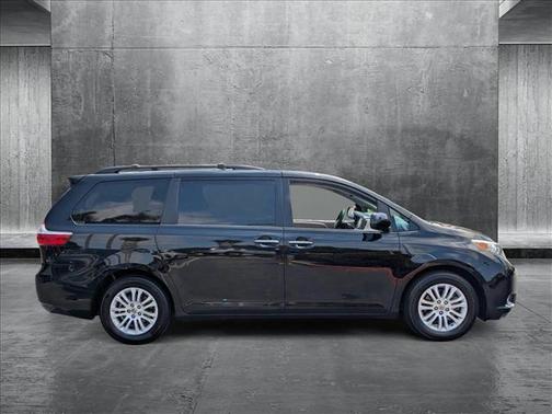 2016 Toyota Sienna XLE