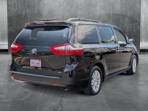 2016 Toyota Sienna XLE
