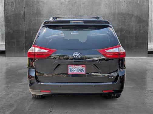 2016 Toyota Sienna XLE