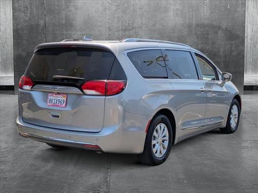 2018 Chrysler Pacifica Touring-L