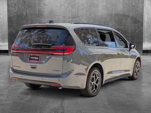 2025 Chrysler Pacifica Hybrid Premium S Appearance Pkg