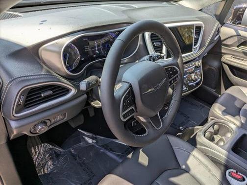 2025 Chrysler Pacifica L