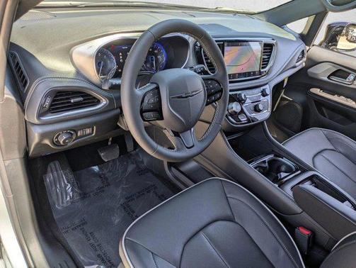 Silver Mist Clearcoat 2026 Chrysler Pacifica Limited