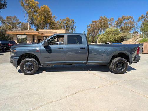 2025 RAM 3500 Laramie Crew Cab 4x4 8' Box