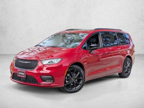 Red Hot Pearlcoat 2026 Chrysler Pacifica Limited
