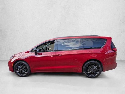 Red Hot Pearlcoat 2026 Chrysler Pacifica Limited