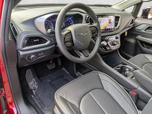 Red Hot Pearlcoat 2026 Chrysler Pacifica Limited