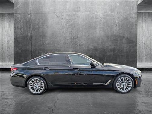2022 BMW 530 i