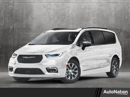 2025 Chrysler Pacifica L