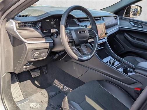 Baltic Gray Metallic Clearcoat 2026 Jeep Grand Cherokee Altitude