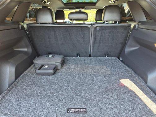 Pure Gray [Gray] 2023 Volkswagen Atlas Cross Sport 3.6L V6 SEL