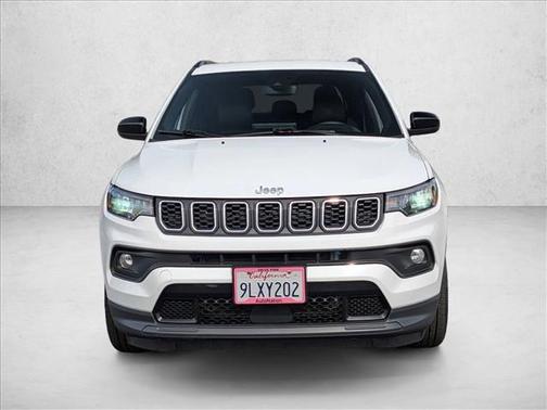 Bright White Clearcoat 2024 Jeep Compass Latitude