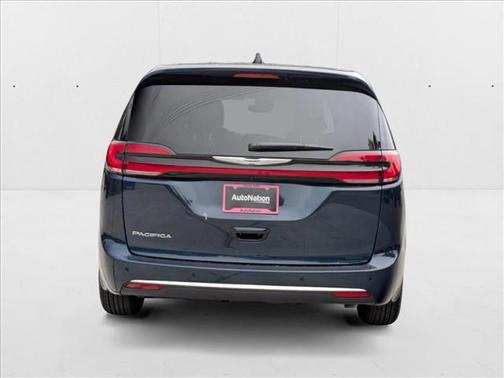 2025 Chrysler Pacifica L
