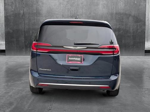 2025 Chrysler Pacifica L