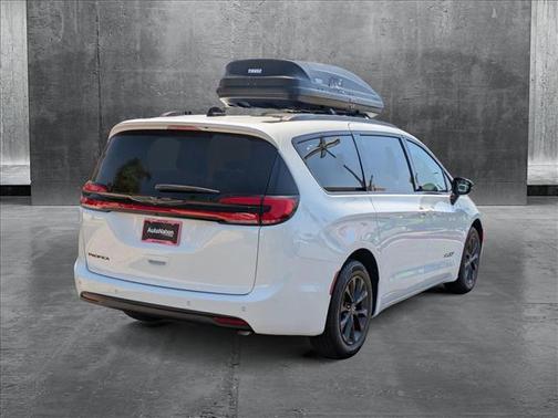 2025 Chrysler Pacifica L